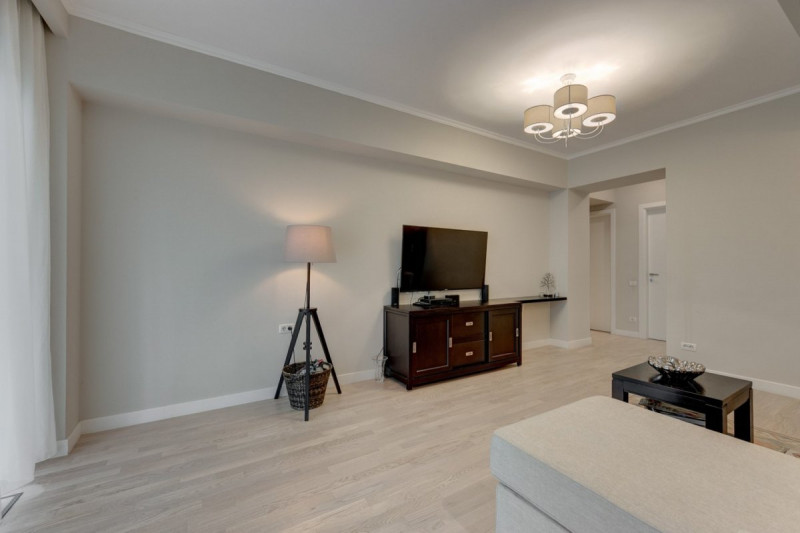 Baneasa, Aleea Privighetorilor,  Apartament unic.