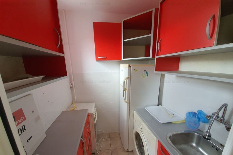 Apartament cu 2 camere strada C. Brancoveanu, etaj 3/4  
