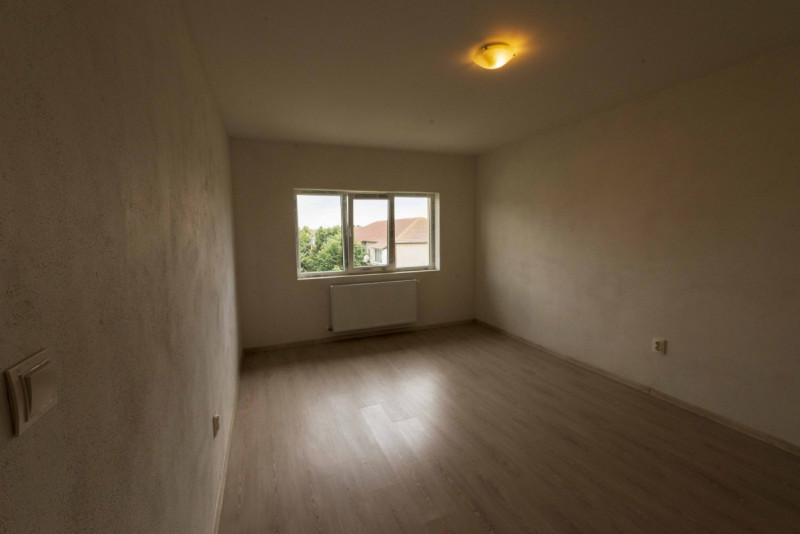 De vanzare apartament 3 camere Girocului