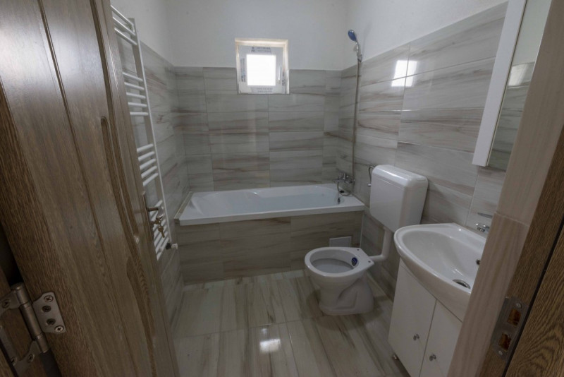 De vanzare apartament 3 camere Girocului