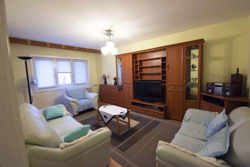 De Vanzare - Apartament 3 camere (Zona Aradului)