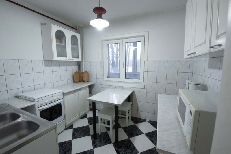 De Vanzare - Apartament 3 camere (Zona Aradului)
