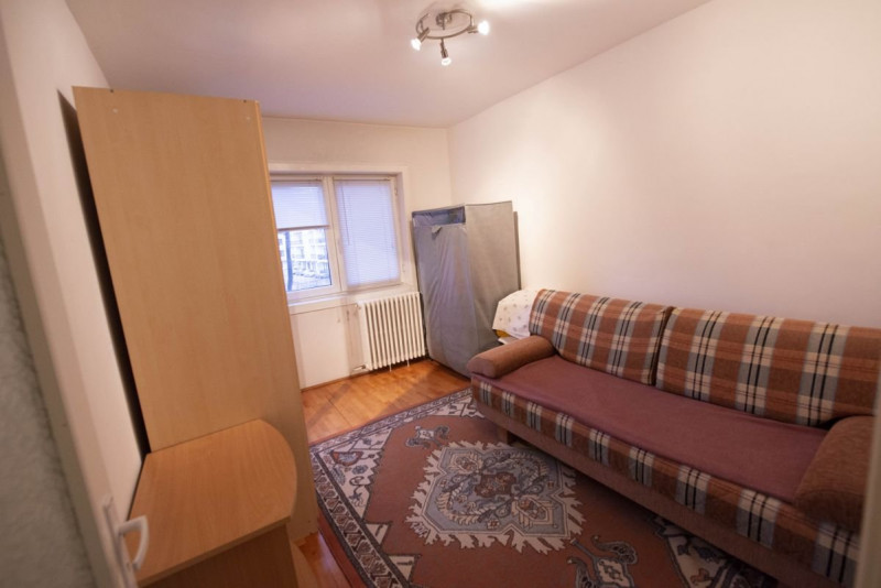 De Vanzare - Apartament 3 camere (Zona Aradului)