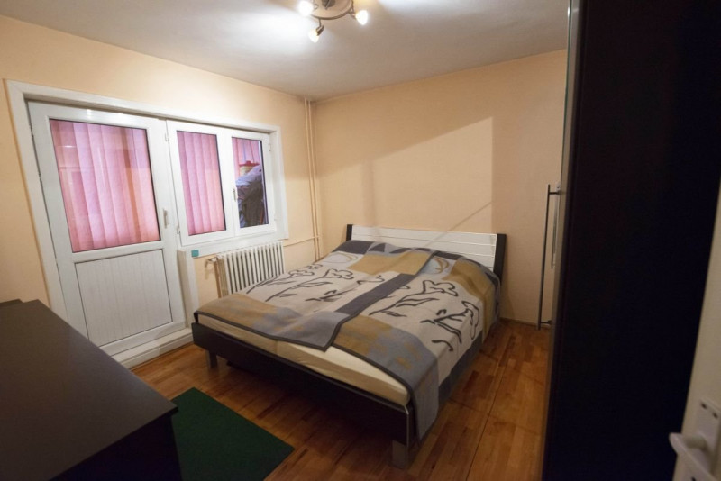 De Vanzare - Apartament 3 camere (Zona Aradului)