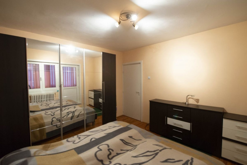 De Vanzare - Apartament 3 camere (Zona Aradului)