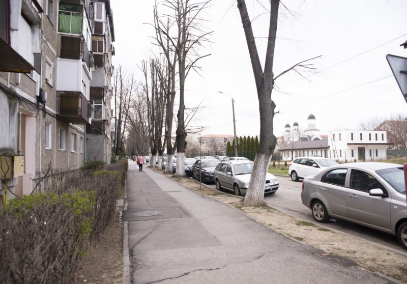 De Vanzare - Apartament 3 camere (Zona Aradului)