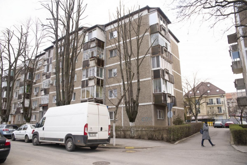 De Vanzare - Apartament 3 camere (Zona Aradului)