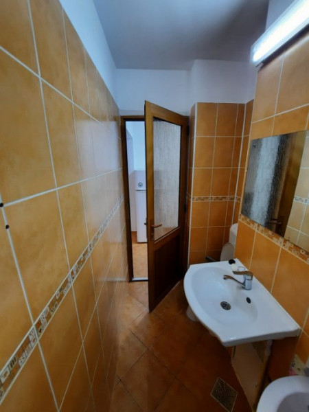 Apartament 2 camere parter - Centrala proprie - Zona Complex