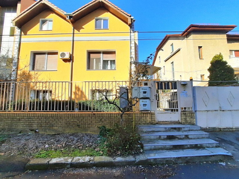 Apartament frumos! Central vis-a-vis de ISHO zona Neptun. 0% Comision!