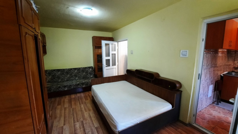 Garsoniera confort I zona Take Ionescu - Badea Cartan etaj 2 - libera