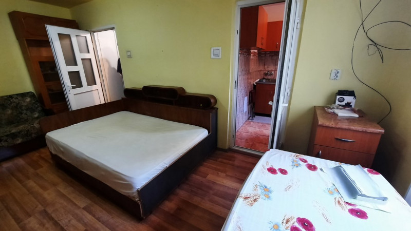 Garsoniera confort I zona Take Ionescu - Badea Cartan etaj 2 - libera