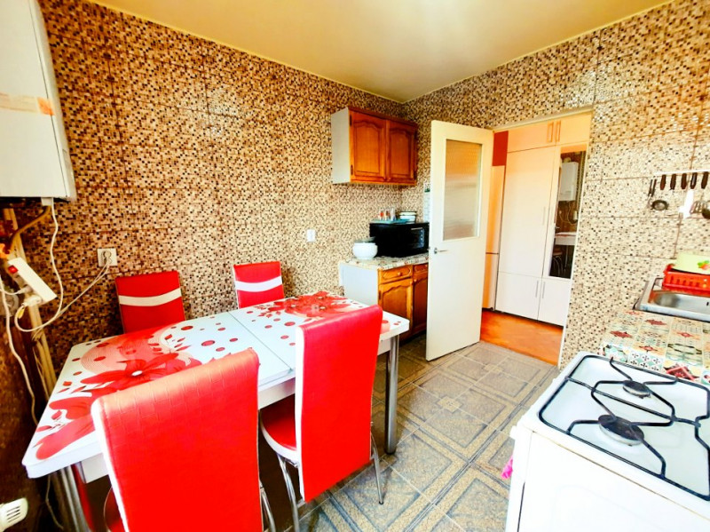 Apartament spatios etaj 2 cu centrala Zona Mircea cel Batran - 0% comision!