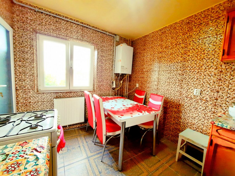 Apartament spatios etaj 2 cu centrala Zona Mircea cel Batran - 0% comision!