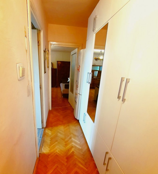 Apartament spatios etaj 2 cu centrala Zona Mircea cel Batran - 0% comision!