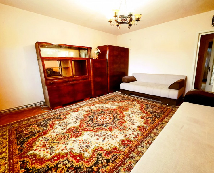 Apartament spatios etaj 2 cu centrala Zona Mircea cel Batran - 0% comision!